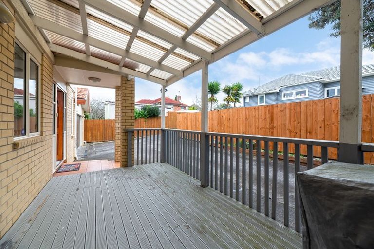 Photo of property in 1/137 Te Atatu Road, Te Atatu South, Auckland, 0610