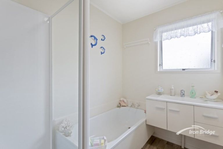 Photo of property in 1/54 Peach Road, Glenfield, Auckland, 0629