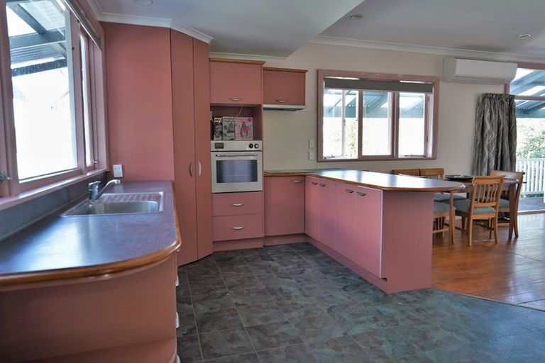 Photo of property in 30 Beach Road, Onerahi, Whangarei, 0110