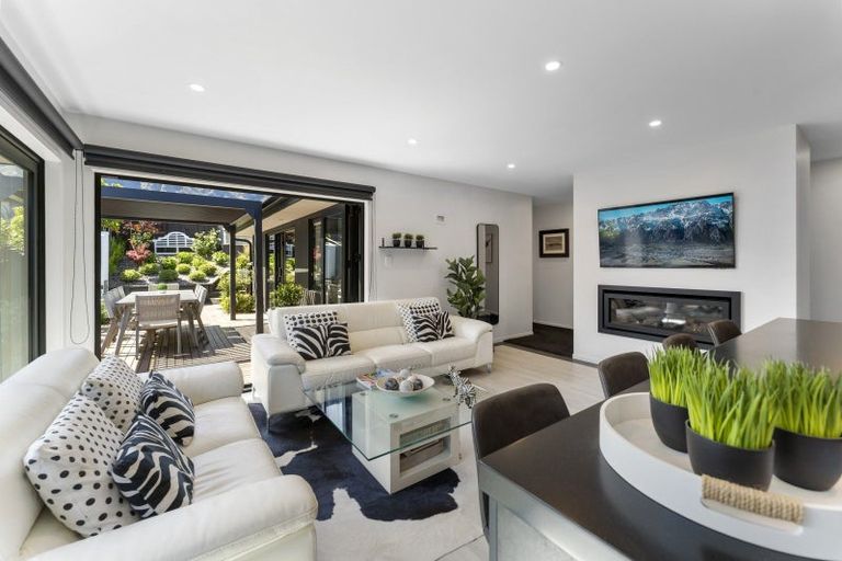 Photo of property in 13 Howden Drive, Jacks Point, 9371