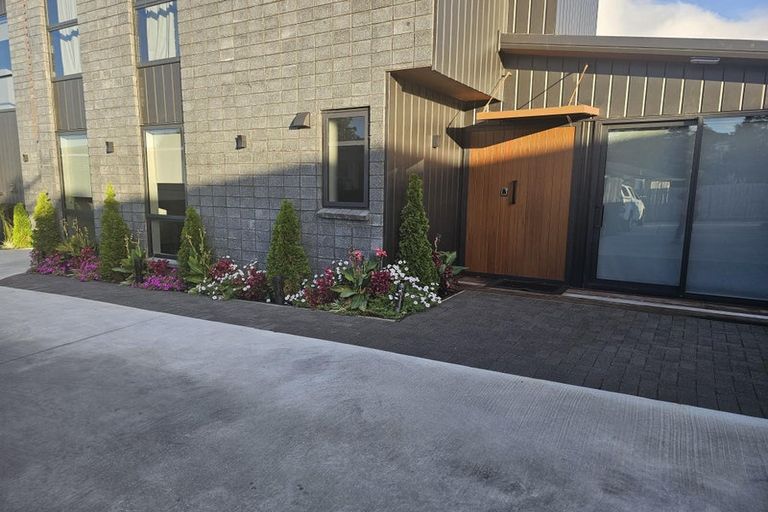 Photo of property in 54a Allington Road, Massey, Auckland, 0614