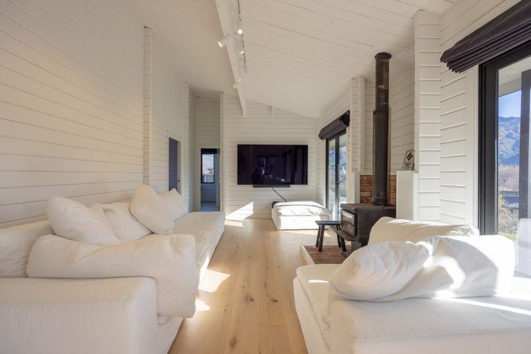 Photo of property in 64 Beacon Point Road, Wanaka, 9305