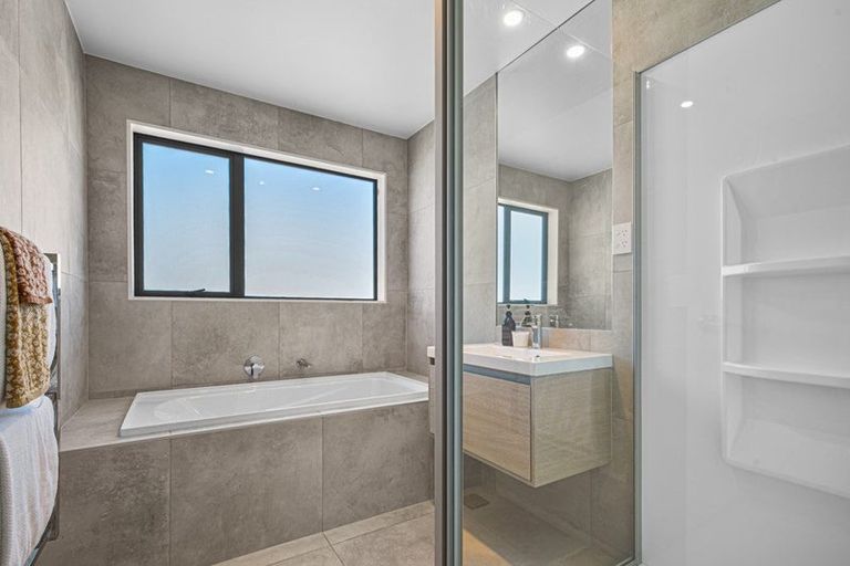 Photo of property in 17 Waenganui Road, Hobsonville, Auckland, 0616