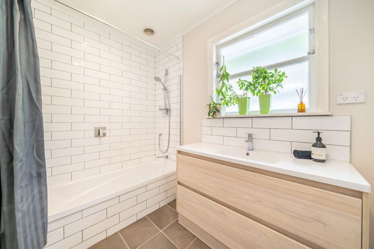 Photo of property in 49 Blue Mountains Road, Pinehaven, Upper Hutt, 5019