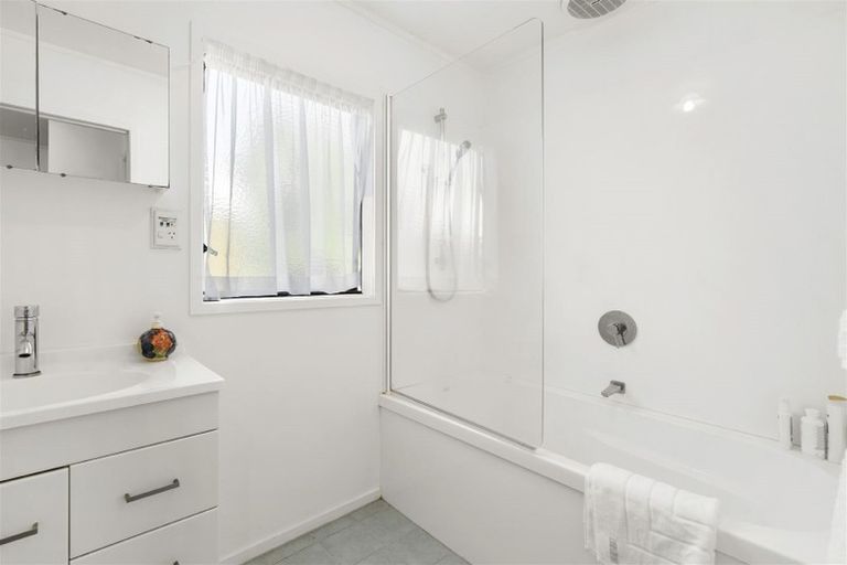 Photo of property in 44 Centorian Drive, Windsor Park, Auckland, 0632