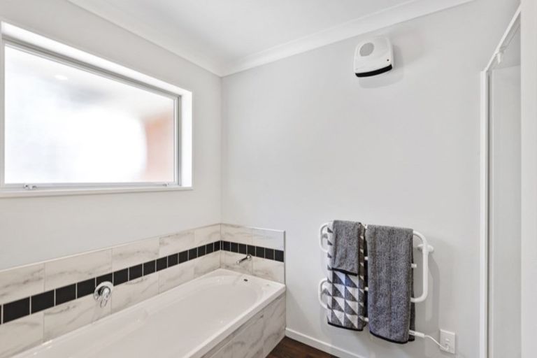 Photo of property in 3 Belgrove Place, Parklands, Christchurch, 8083