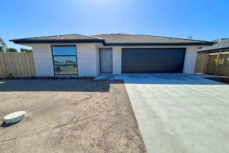 Photo of property in 35 Applegrove Crescent, Belfast, Christchurch, 8051