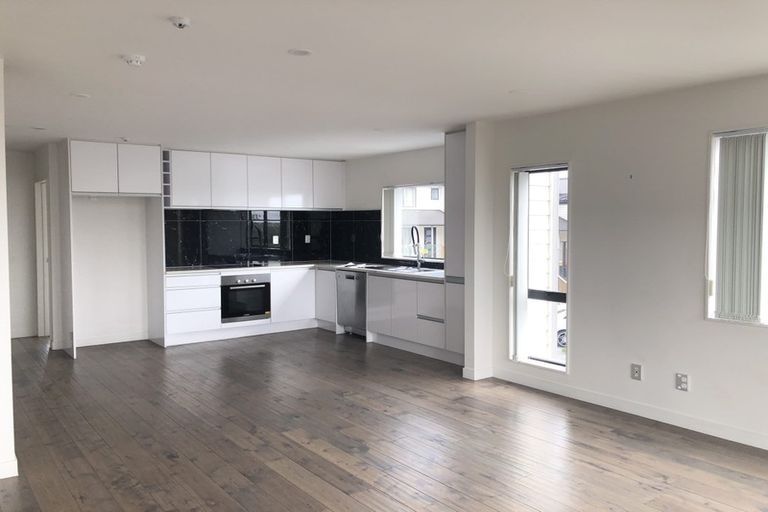 Photo of property in 16 Peony Mews, Oteha, Auckland, 0632