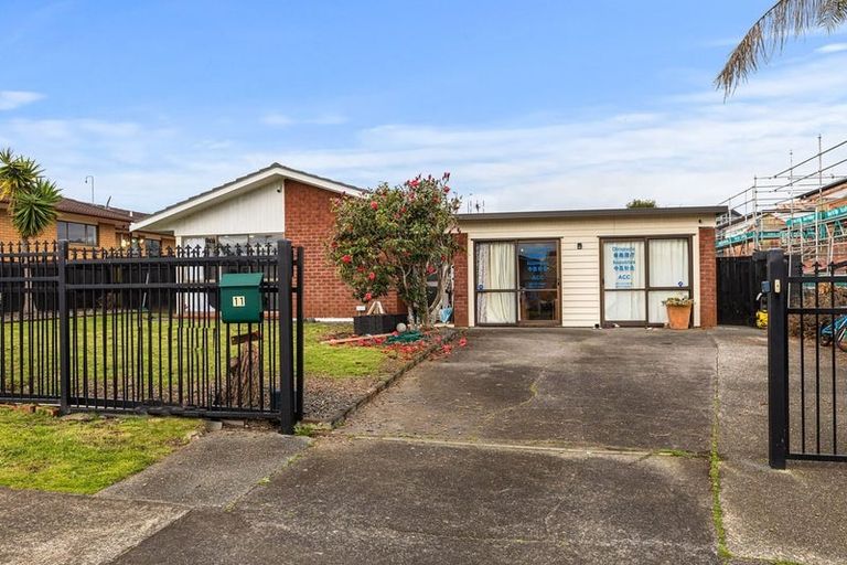 Photo of property in 11 Jillteresa Crescent, Half Moon Bay, Auckland, 2012