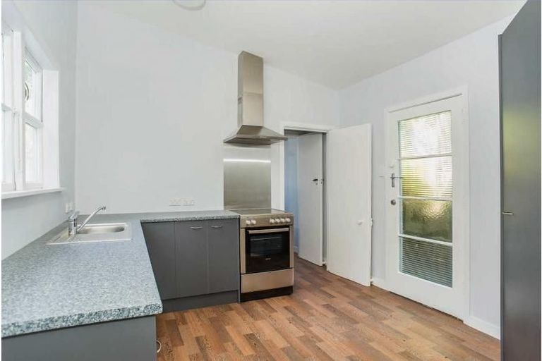 Photo of property in 12 Edge Hill, Mount Victoria, Wellington, 6011