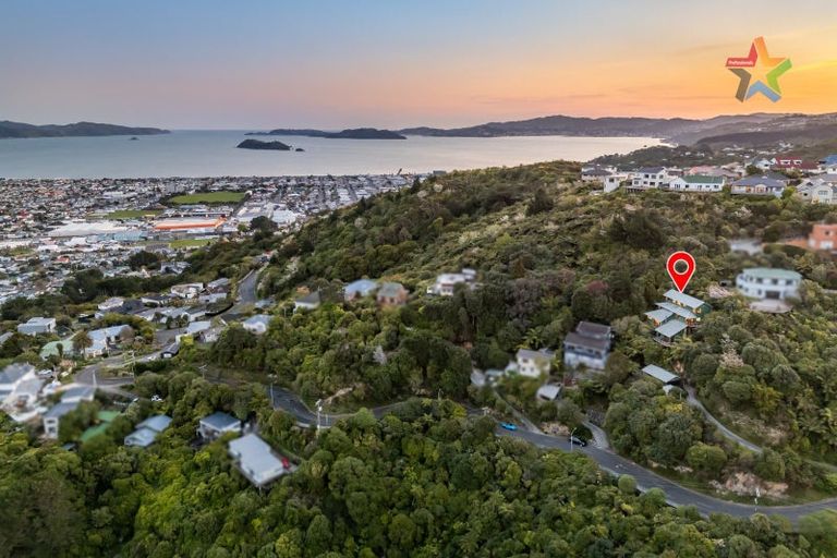 Photo of property in 93 Miromiro Road, Normandale, Lower Hutt, 5010