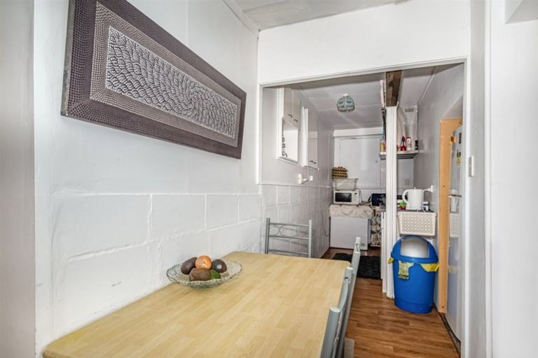 Photo of property in 365 Wairau Road, Totara Vale, Auckland, 0629