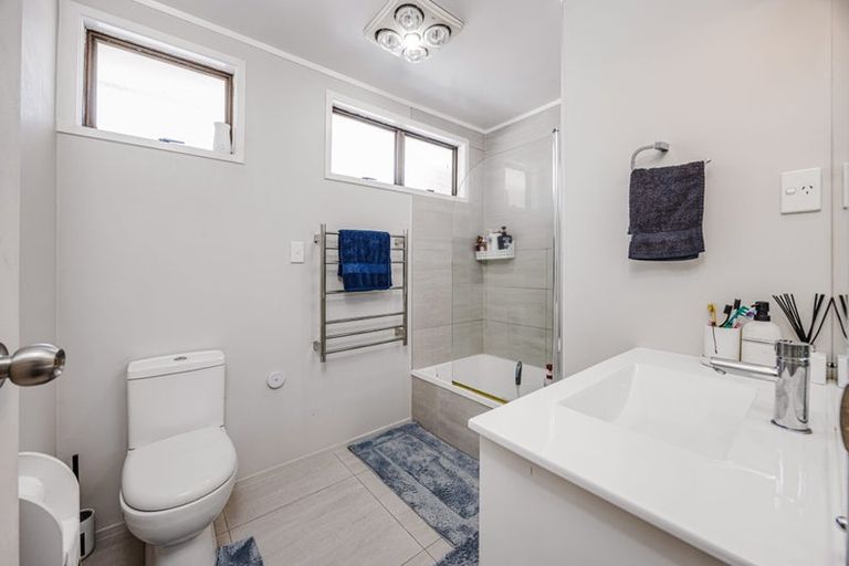 Photo of property in 1/2 Burundi Avenue, Clendon Park, Auckland, 2103