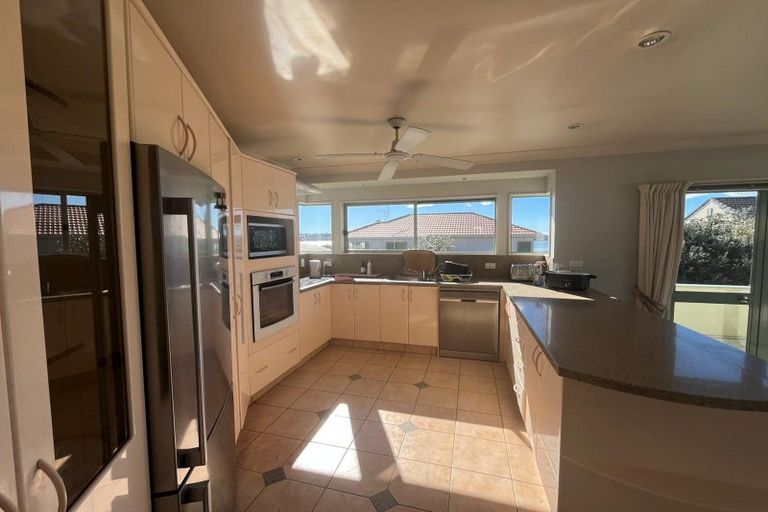 Photo of property in 2/10 Nadine Place, Mangere Bridge, Auckland, 2022