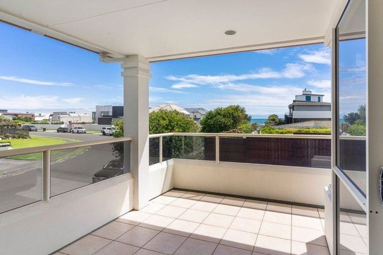 Photo of property in 6a Sunbrae Grove, Mount Maunganui, 3116