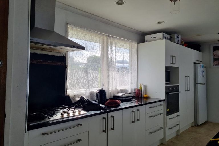 Photo of property in 45 Hobsonville Road, West Harbour, Auckland, 0618