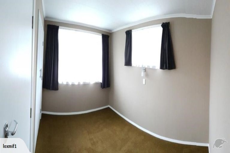 Photo of property in 1/6 Moeraki Road, Maoribank, Upper Hutt, 5018