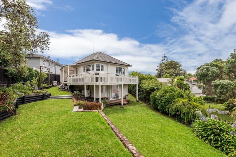 Photo of property in 27 Creamer Avenue, Belmont, Auckland, 0622