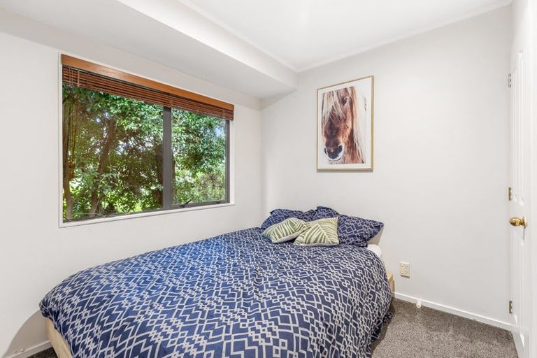 Photo of property in 1/1018 East Coast Road, Fairview Heights, Auckland, 0630