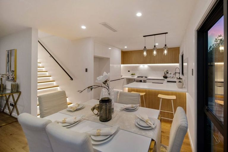 Photo of property in 25 Taipahitini Road, Rosehill, 2113