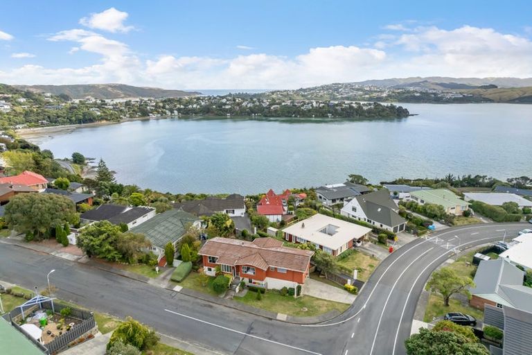 Photo of property in 2 Leeward Drive, Whitby, Porirua, 5024