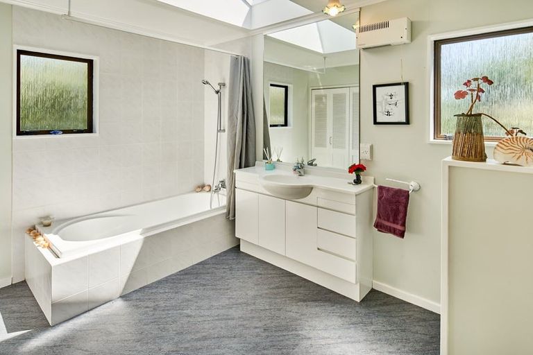 Photo of property in 18 Jeep Road, Raumati South, Paraparaumu, 5032