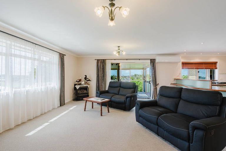 Photo of property in 82 Rototuna Road, Rototuna, Hamilton, 3210