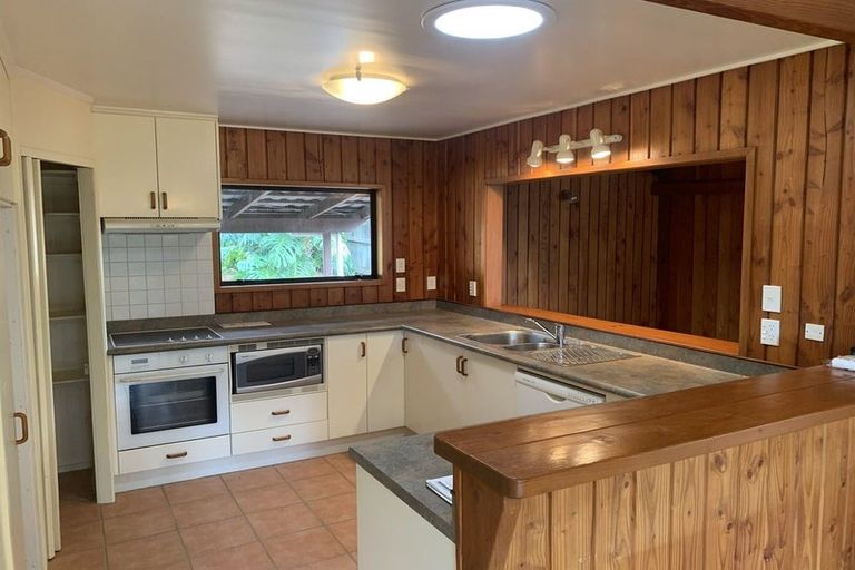 Photo of property in 1/52 Cresta Avenue, Beach Haven, Auckland, 0626