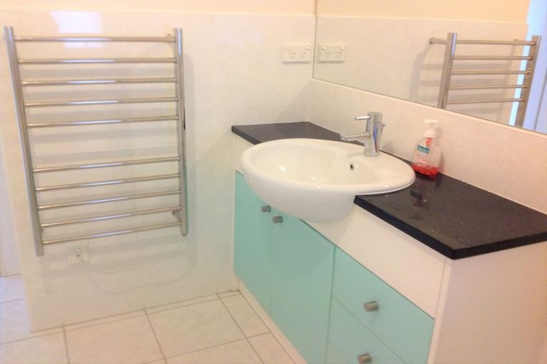 Photo of property in 943a East Coast Road, Torbay, Auckland, 0630