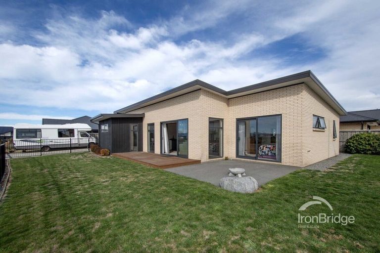 Photo of property in 32 Broadway Parade, Rolleston, 7615