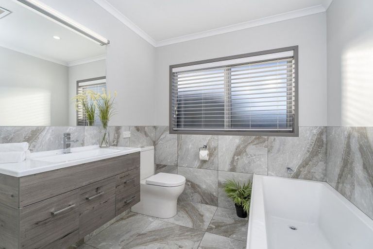 Photo of property in 2 Oscar Place, Whitianga, 3510