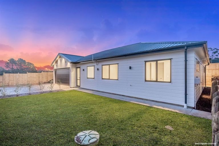 Photo of property in 20 Lewis Younie Road, Kumeu, 0810