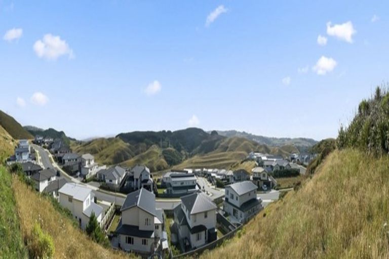 Photo of property in 15 Bickerton Rise, Churton Park, Wellington, 6037