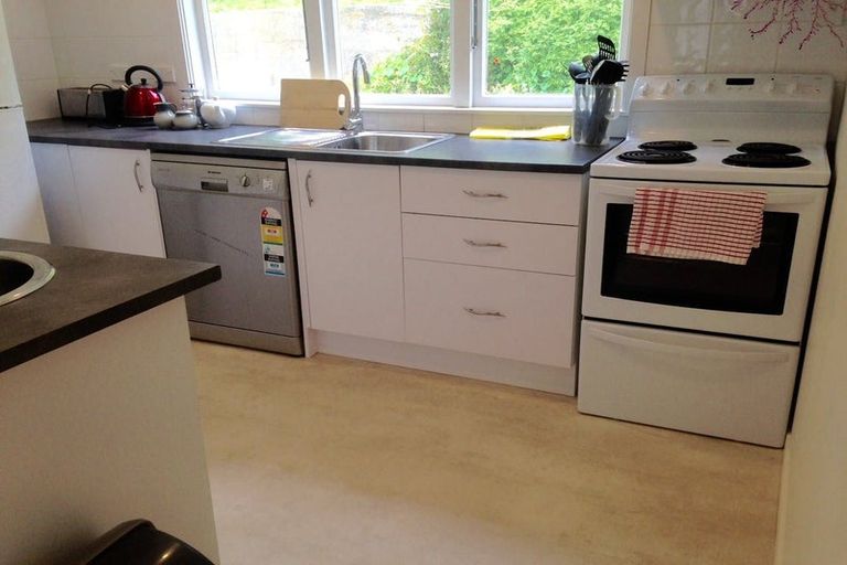 Photo of property in 2 Kopiko Way, Brooklyn, Wellington, 6021