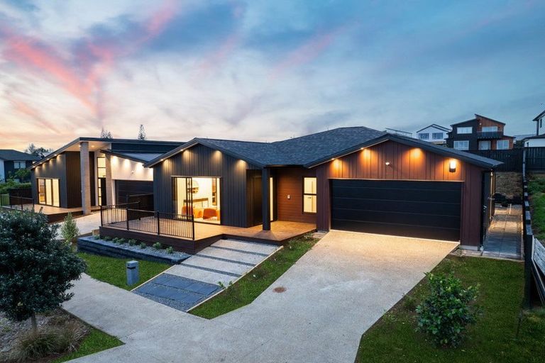 Photo of property in 28 Evergreen Parade, Rosehill, Papakura, 2113