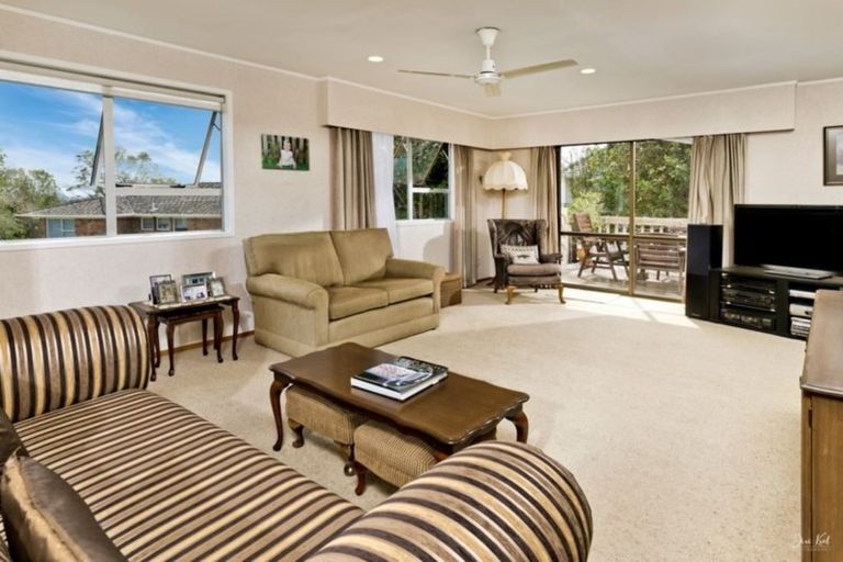 Photo of property in 33 Longreach Drive, Sunnyvale, Auckland, 0612