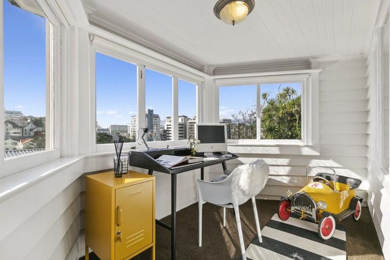 Photo of property in 323 The Terrace, Te Aro, Wellington, 6011