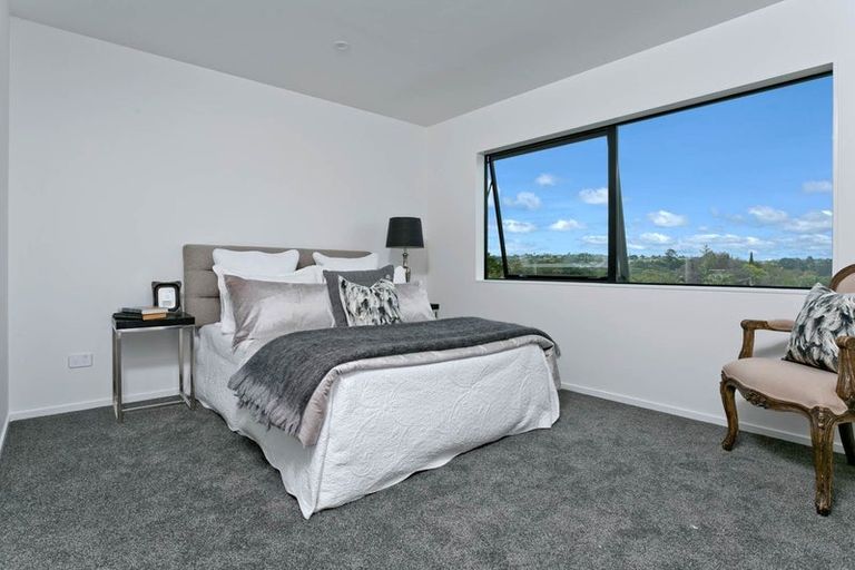 Photo of property in 3/19 Kingdale Road, Henderson, Auckland, 0610