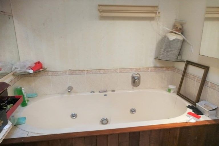 Photo of property in 12 Deuxberry Avenue, Northcote, Auckland, 0627