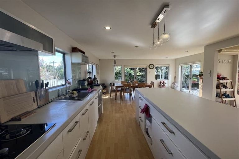 Photo of property in 33 Titoki Street, Te Atatu Peninsula, Auckland, 0610