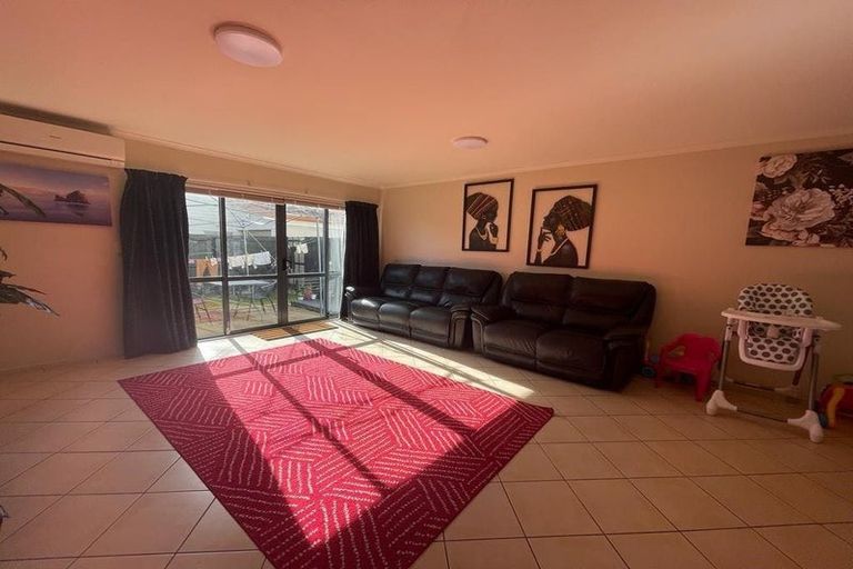 Photo of property in 47 Tiri Tiri Road, Birkdale, Auckland, 0626
