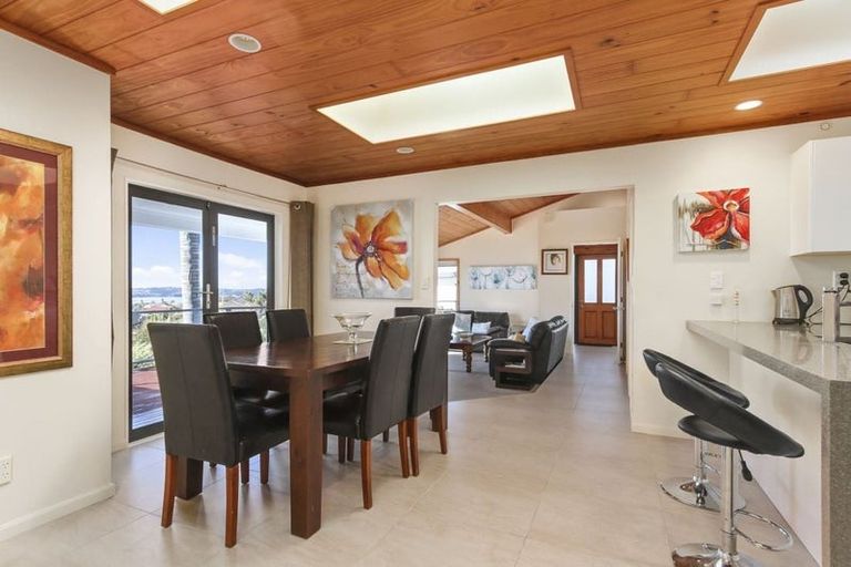 Photo of property in 94 Luckens Road, West Harbour, Auckland, 0618