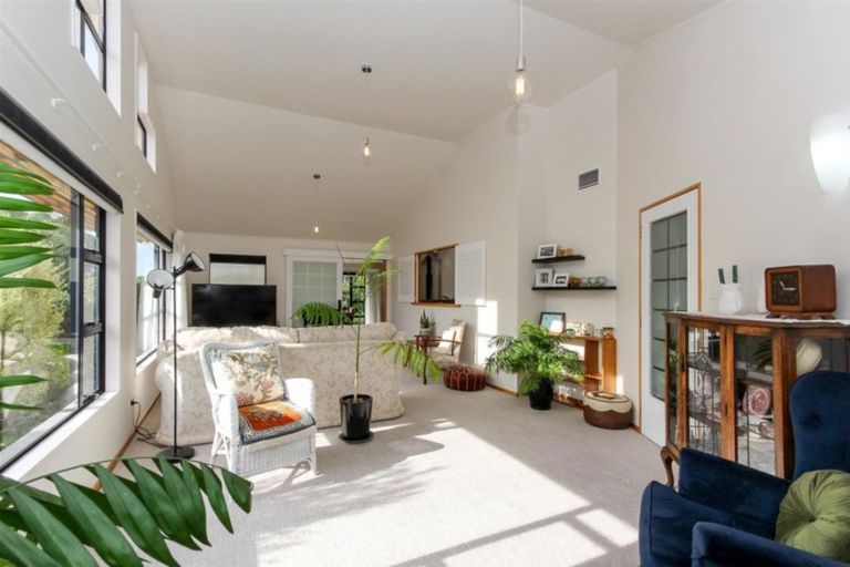 Photo of property in 10 Frank Frethey Place, Highlands Park, New Plymouth, 4312