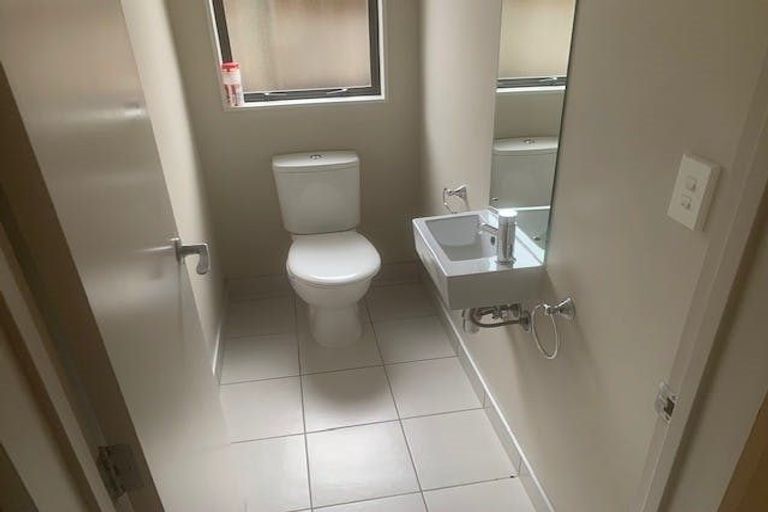 Photo of property in 28 Heidi Crescent, Flat Bush, Auckland, 2016