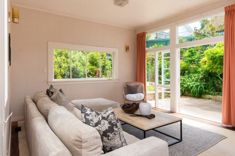 Photo of property in 14 Cameron Road, Bluff Hill, Napier, 4110