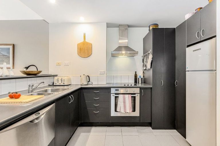 Photo of property in Kate Sheppard Apartments, 7e/42 Molesworth Street, Thorndon, Wellington, 6011