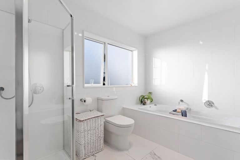 Photo of property in 24 Woodridge Drive, Stanmore Bay, Whangaparaoa, 0932