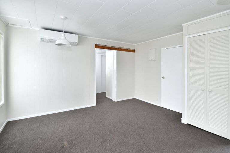 Photo of property in 1 Surf Road, Stanmore Bay, Whangaparaoa, 0932