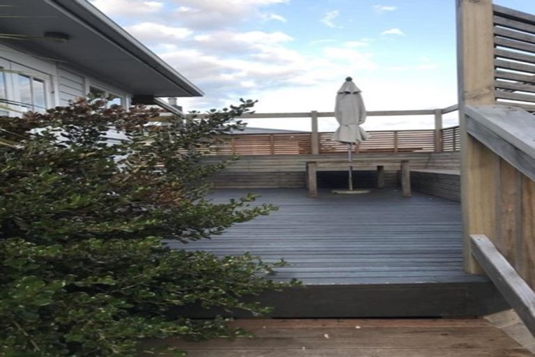 Photo of property in 140 Ennis Avenue, Pakuranga Heights, Auckland, 2010