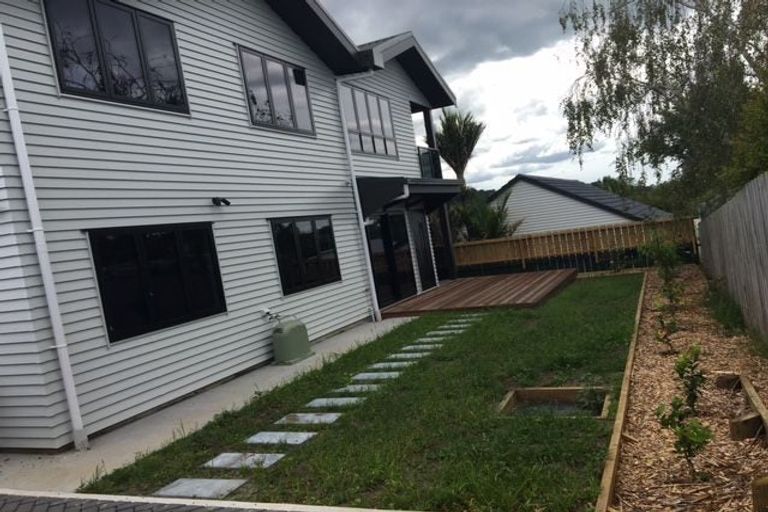 Photo of property in 62 Woodglen Road, Glen Eden, Auckland, 0602